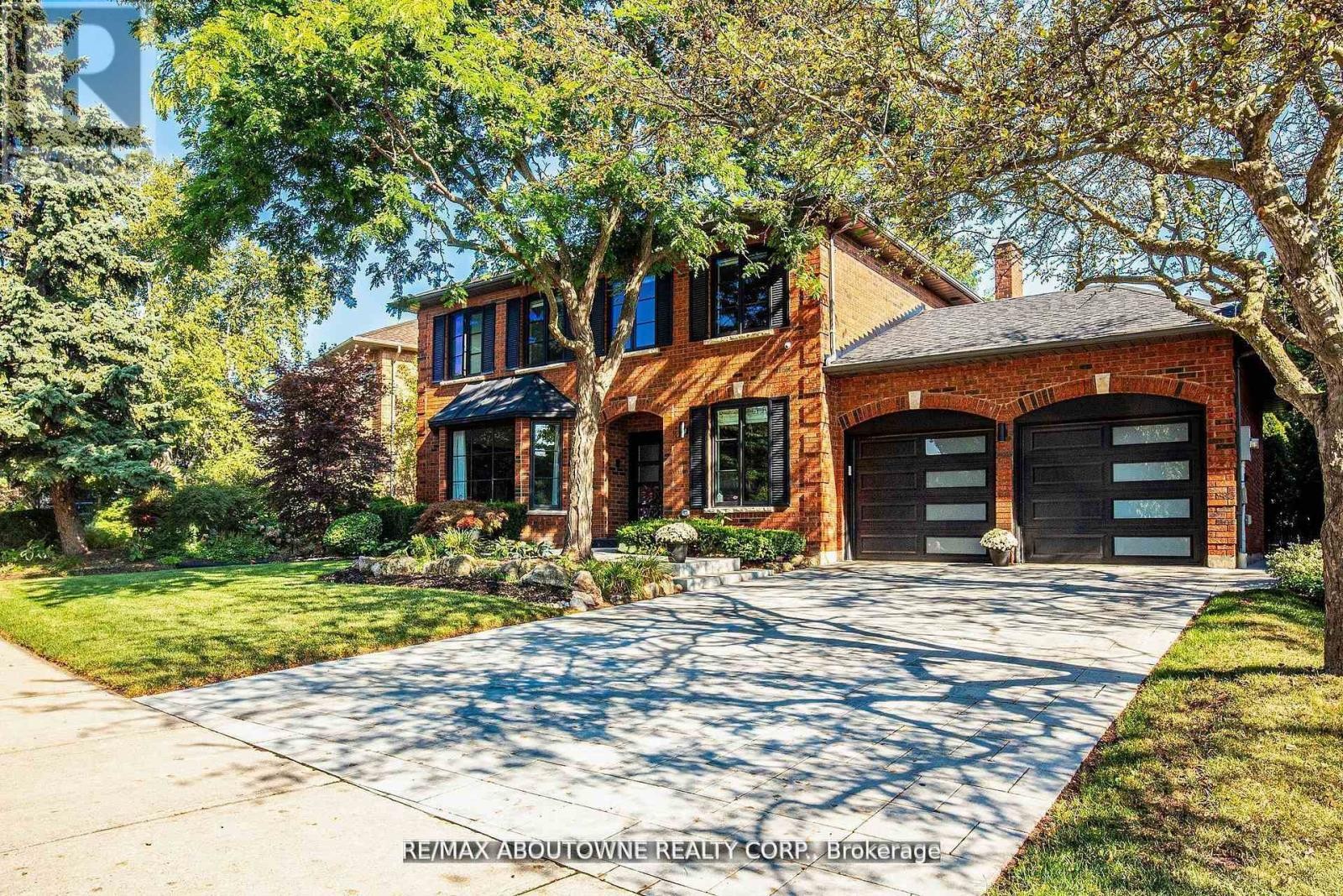












1319 GREENEAGLE DRIVE

,
Oakville (GA Glen Abbey),




Ontario
L6M2N1

