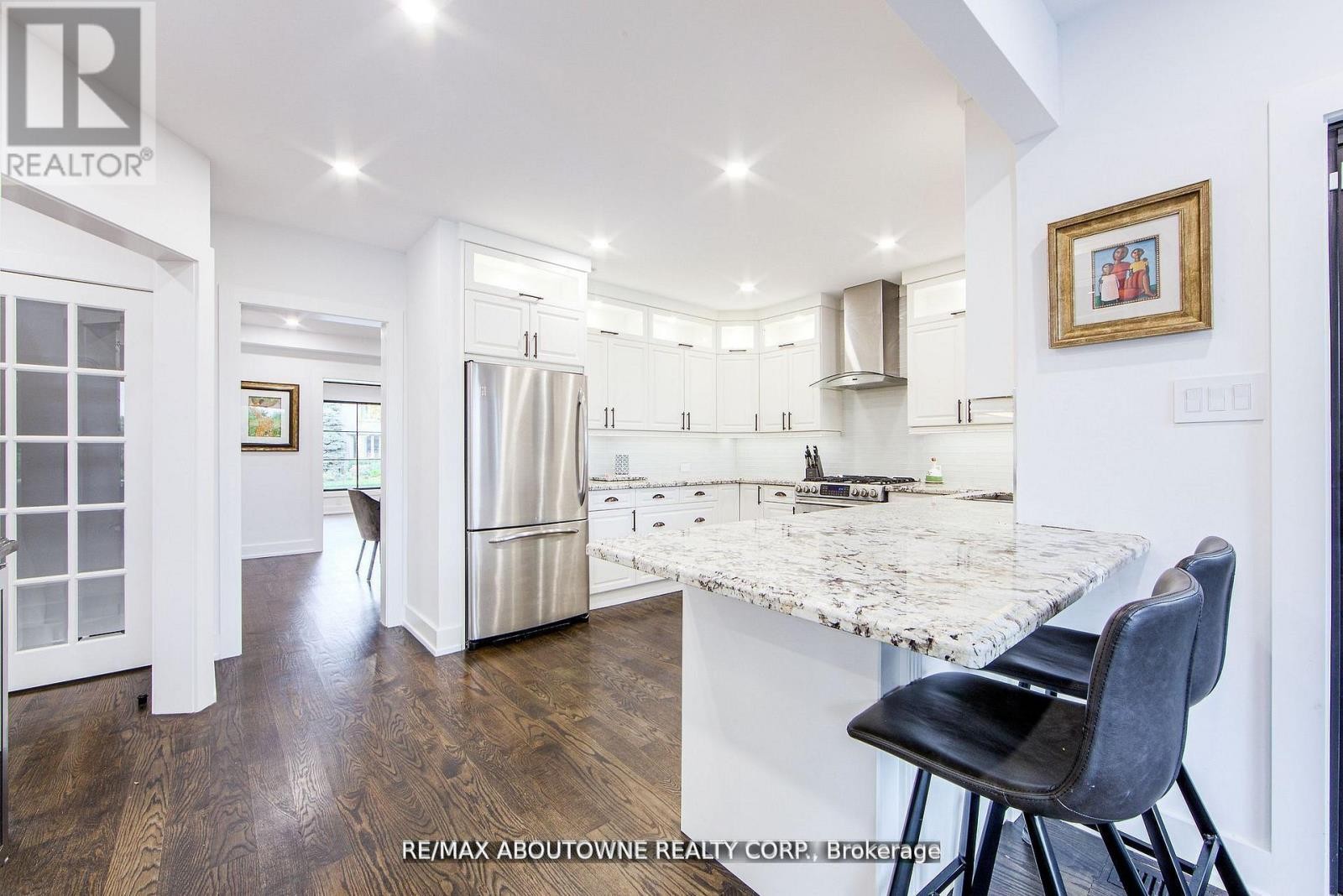 












1319 GREENEAGLE DRIVE

,
Oakville (GA Glen Abbey),




Ontario
L6M2N1

