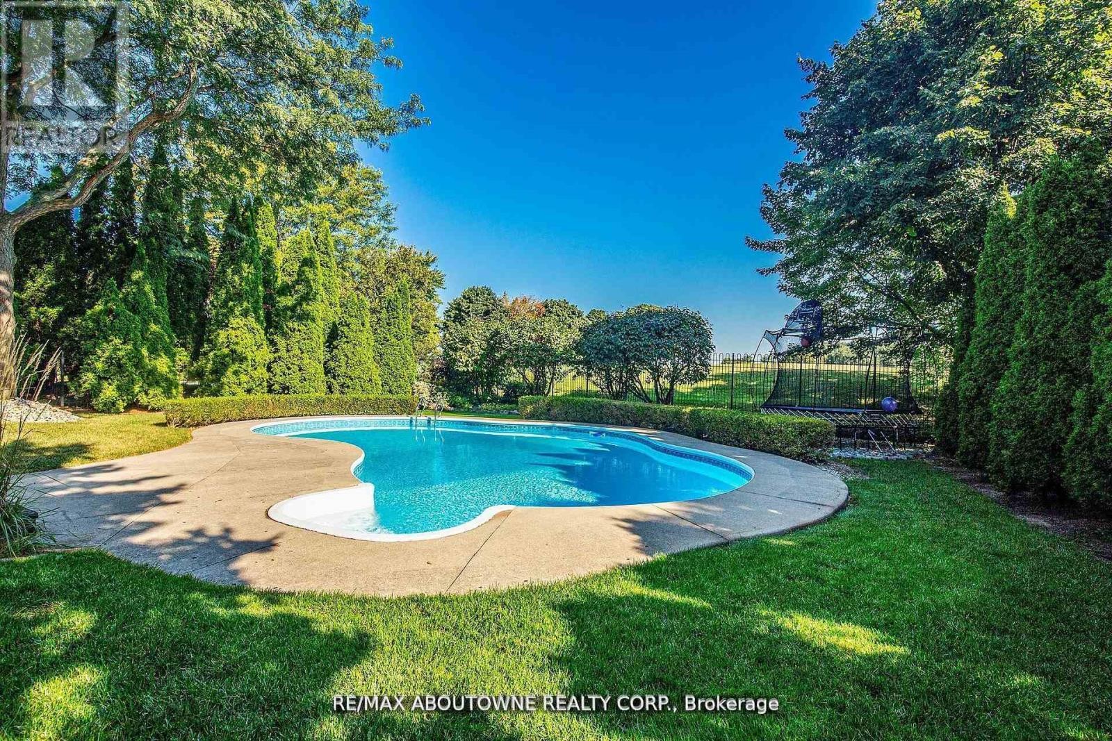 












1319 GREENEAGLE DRIVE

,
Oakville (GA Glen Abbey),




Ontario
L6M2N1

