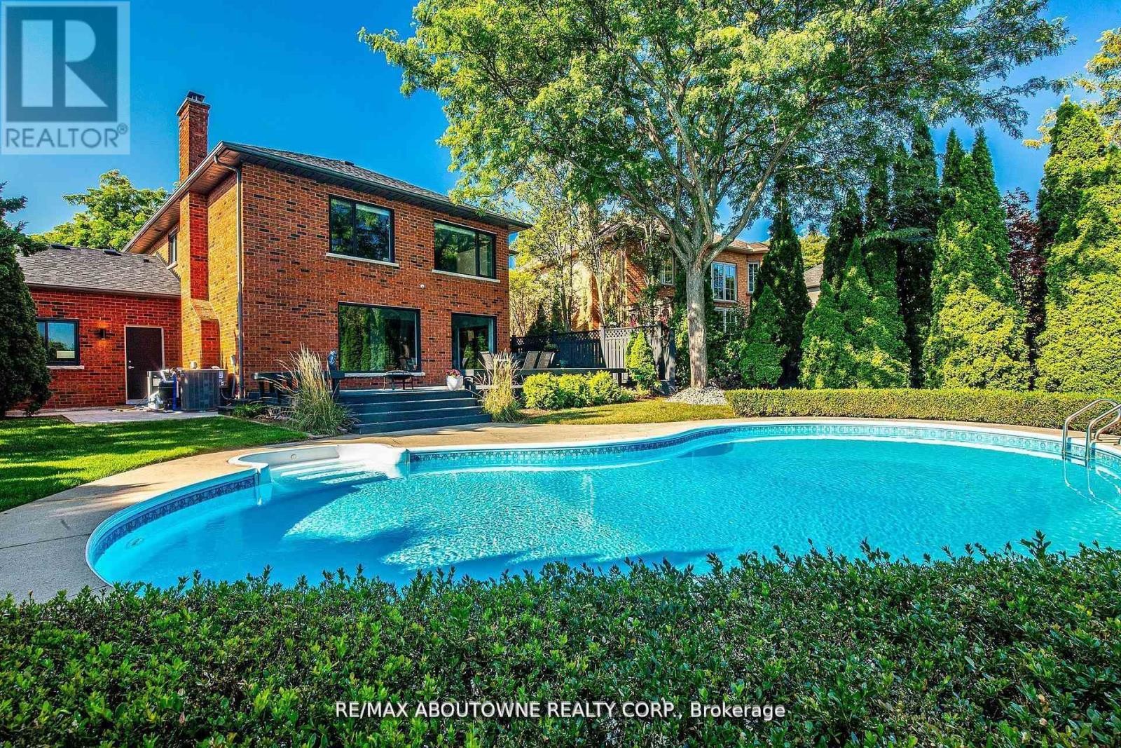 












1319 GREENEAGLE DRIVE

,
Oakville (GA Glen Abbey),




Ontario
L6M2N1

