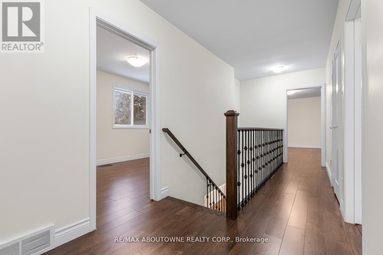 












145 WOLFDALE AVENUE

,
Oakville (SW Southwest),




Ontario
L6L4R9

