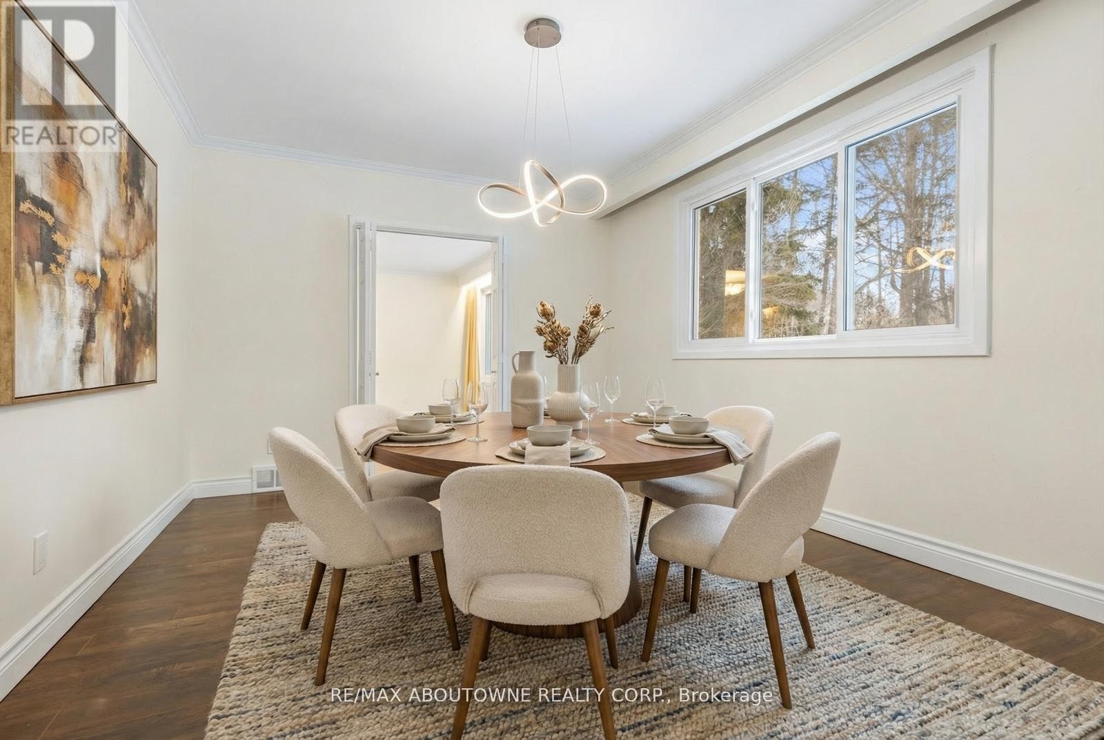 












145 WOLFDALE AVENUE

,
Oakville (SW Southwest),




Ontario
L6L4R9

