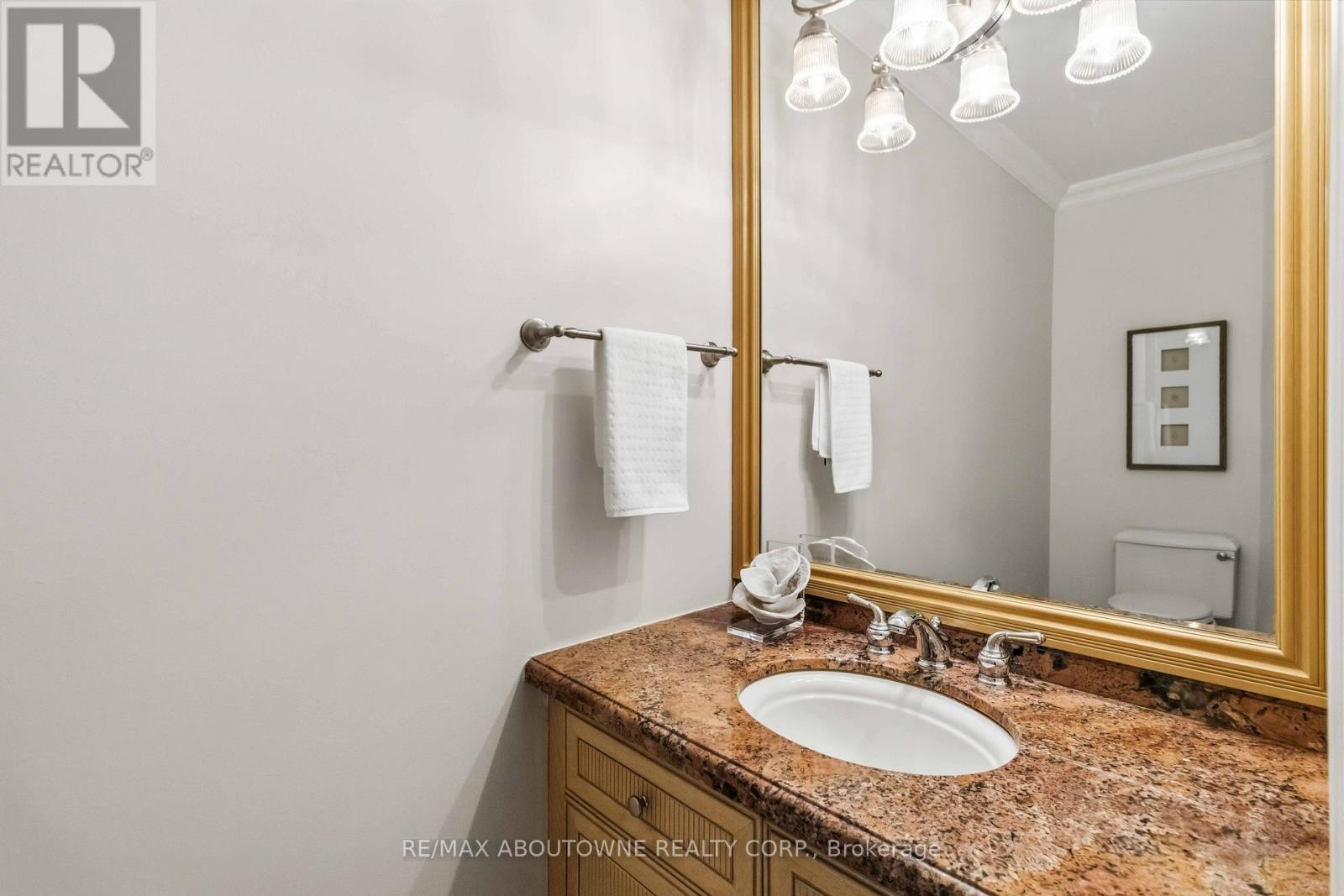 












4330 SPINNINGDALE COURT

,
Mississauga (East Credit),




Ontario
L5M3J8

