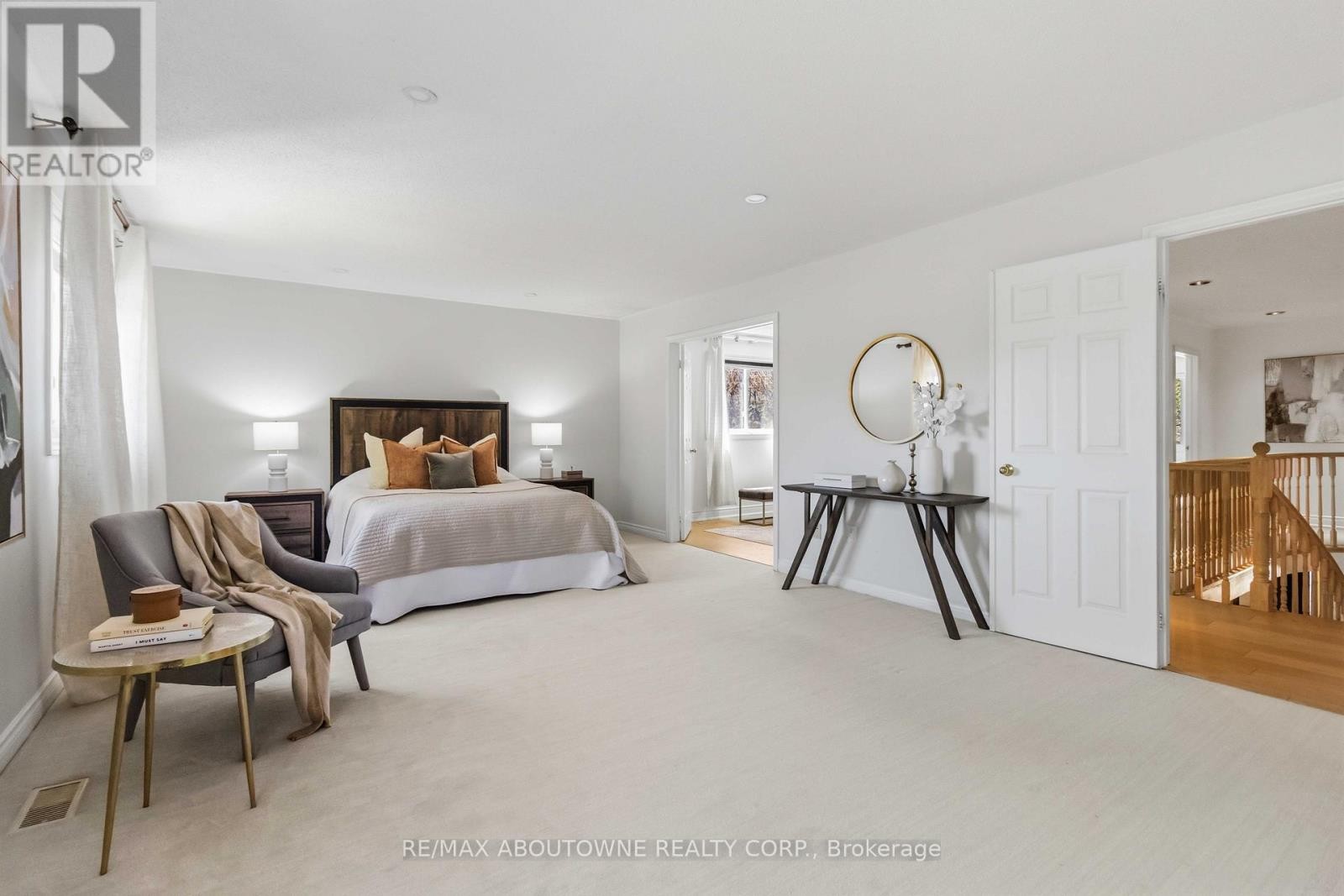 












4330 SPINNINGDALE COURT

,
Mississauga (East Credit),




Ontario
L5M3J8

