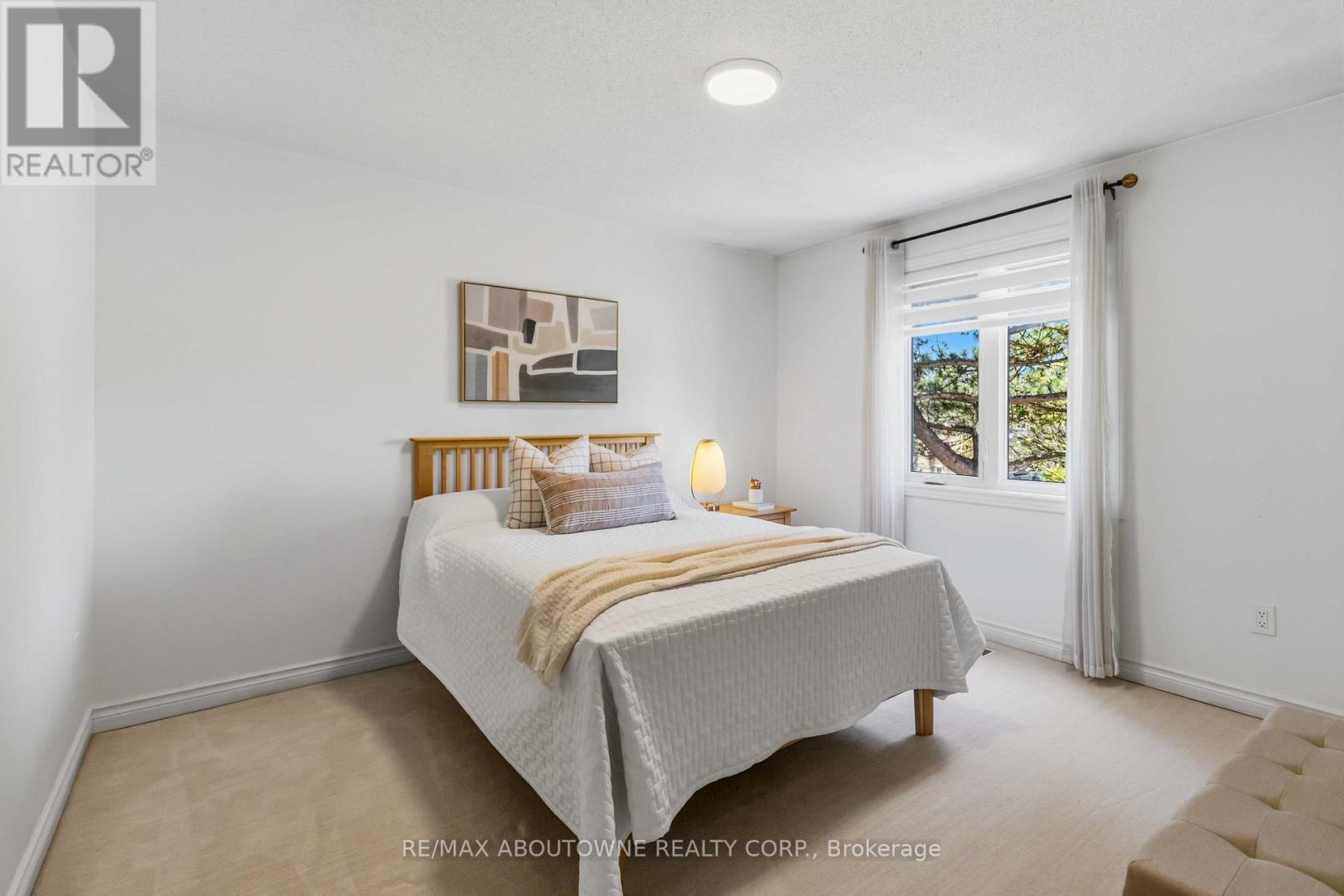 












4330 SPINNINGDALE COURT

,
Mississauga (East Credit),




Ontario
L5M3J8

