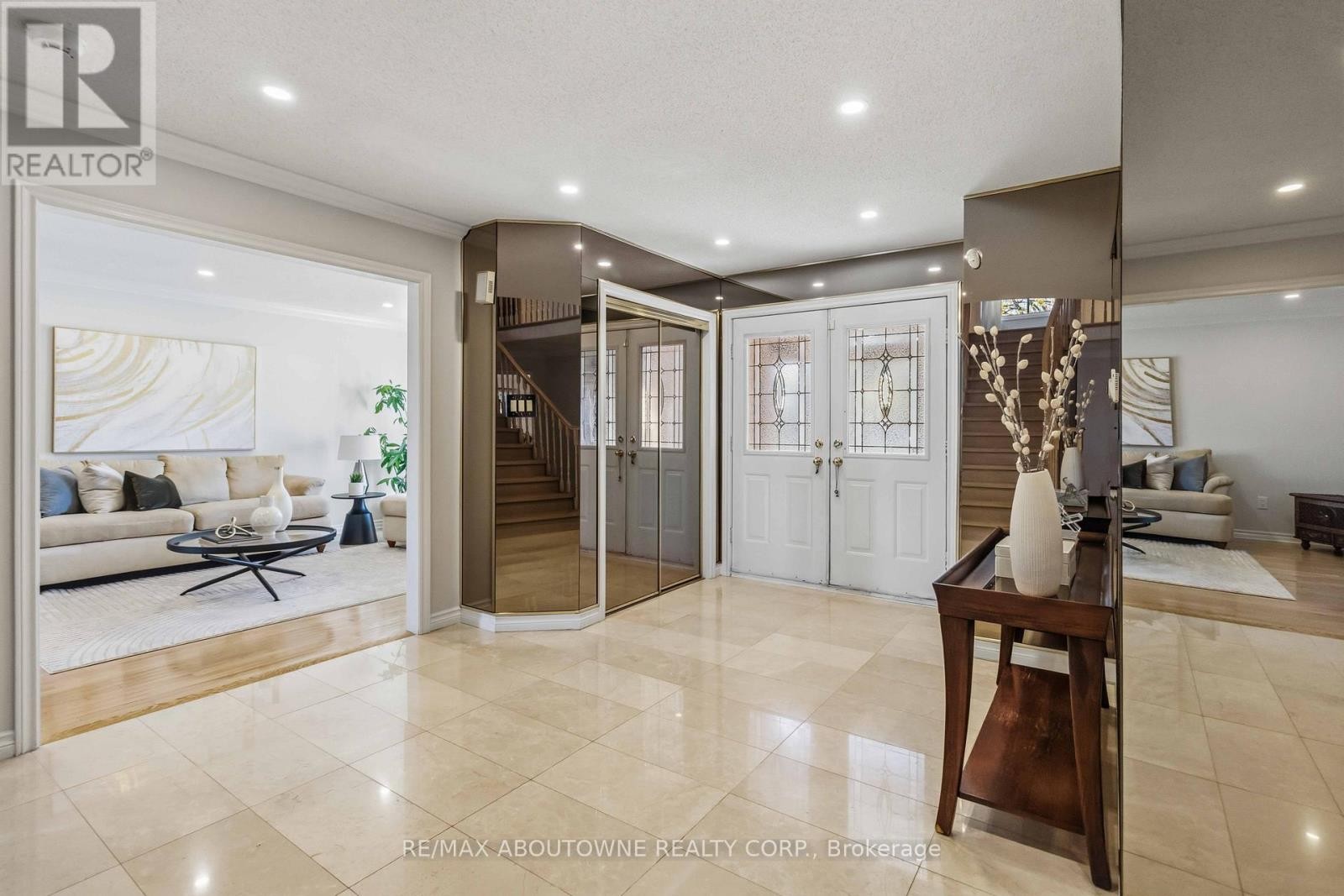 












4330 SPINNINGDALE COURT

,
Mississauga (East Credit),




Ontario
L5M3J8

