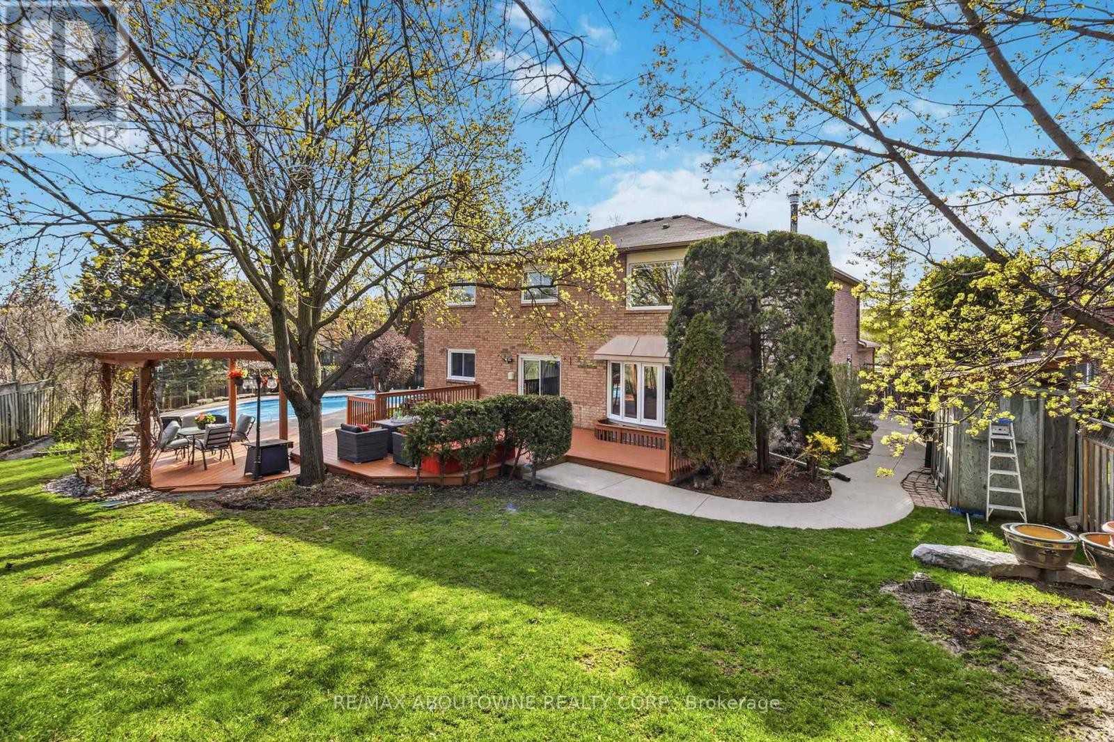 












4330 SPINNINGDALE COURT

,
Mississauga (East Credit),




Ontario
L5M3J8

