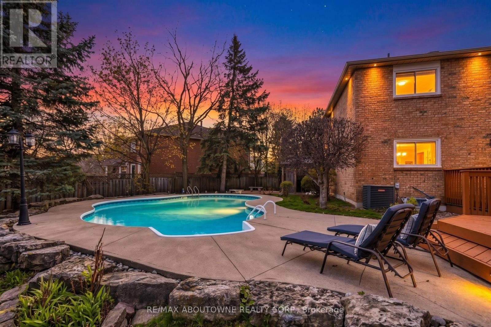 












4330 SPINNINGDALE COURT

,
Mississauga (East Credit),




Ontario
L5M3J8

