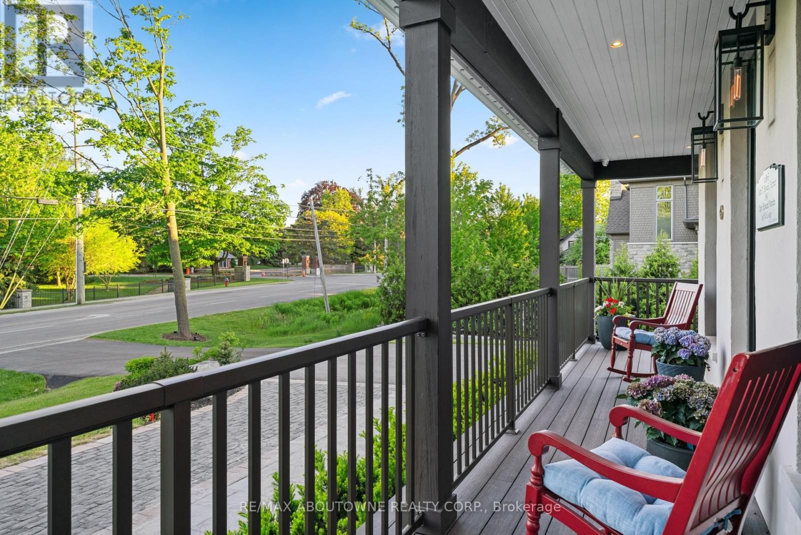 












489 LAKESHORE ROAD W

,
Oakville (SW Southwest),




Ontario
L6K1G4

