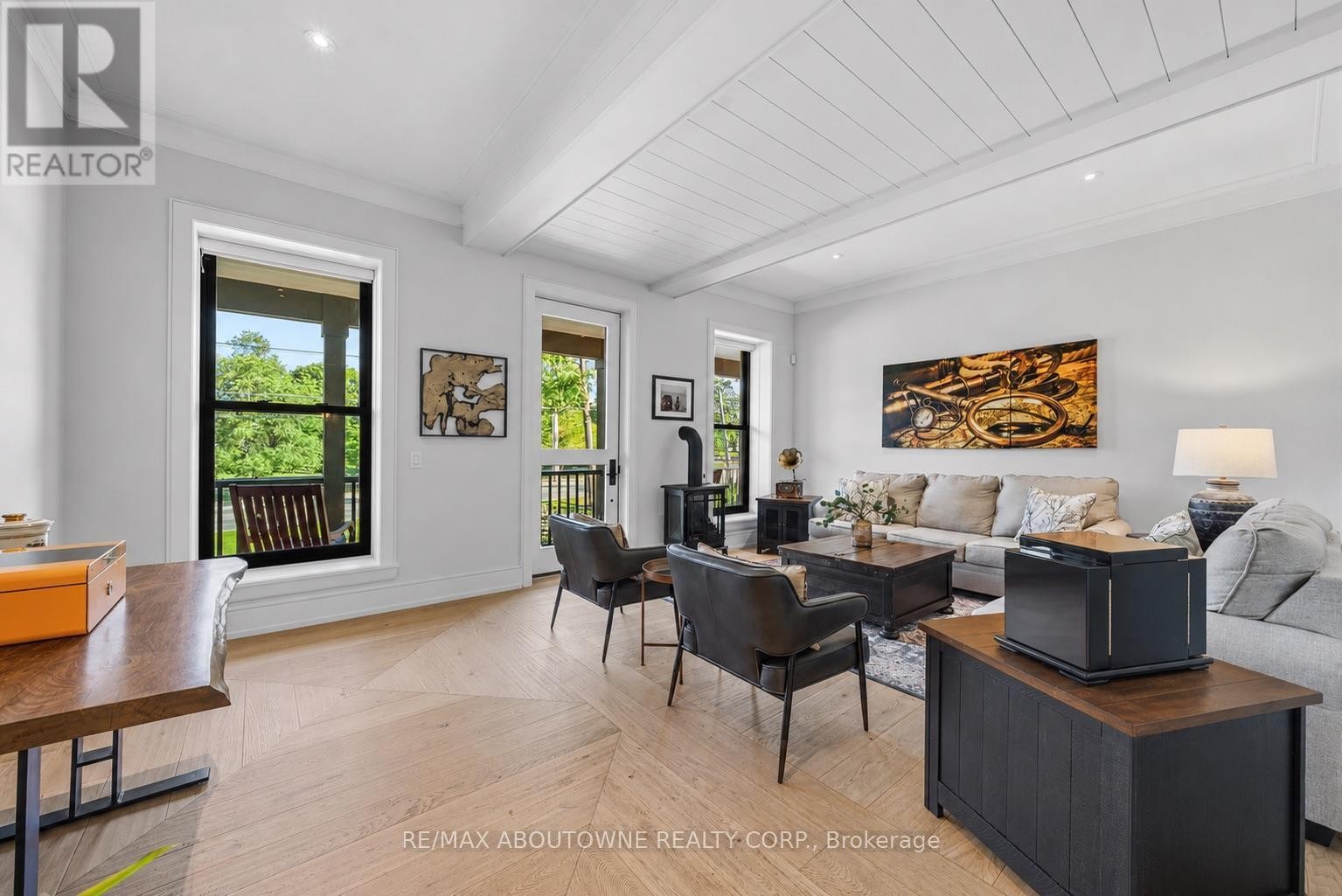 












489 LAKESHORE ROAD W

,
Oakville (SW Southwest),




Ontario
L6K1G4

