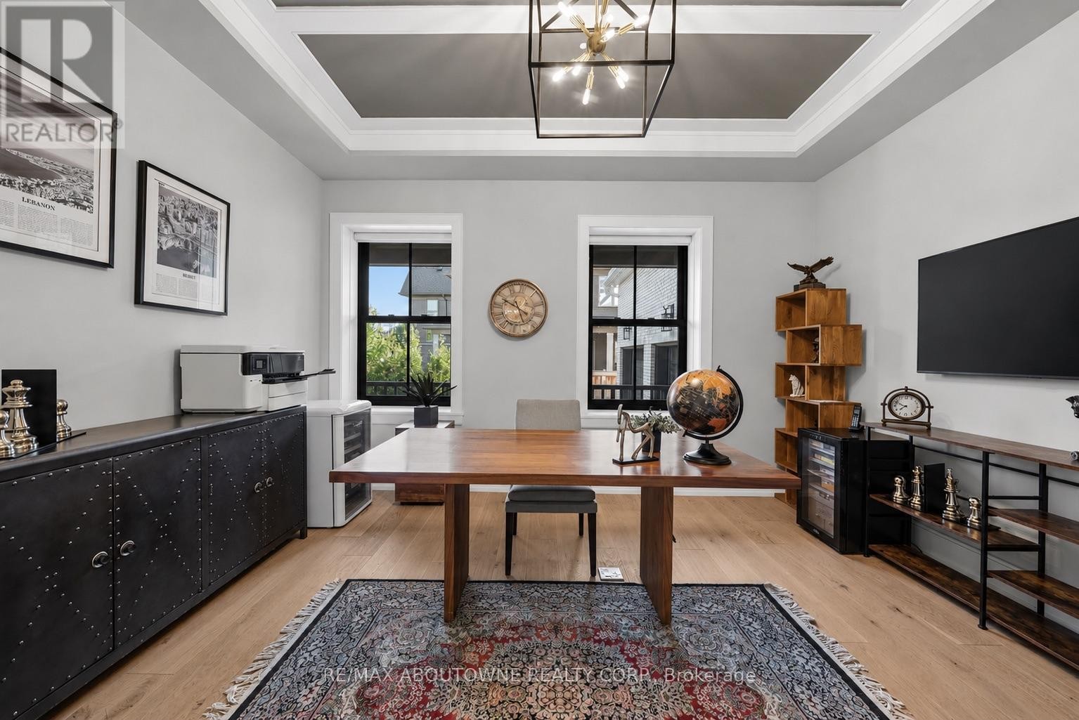 












489 LAKESHORE ROAD W

,
Oakville (SW Southwest),




Ontario
L6K1G4

