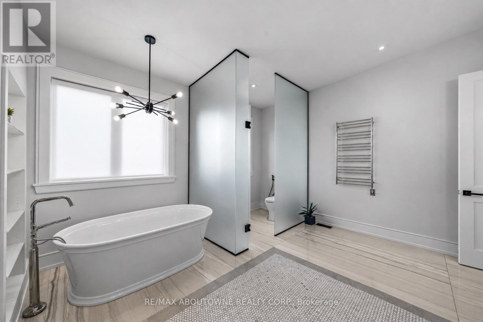 












489 LAKESHORE ROAD W

,
Oakville (SW Southwest),




Ontario
L6K1G4

