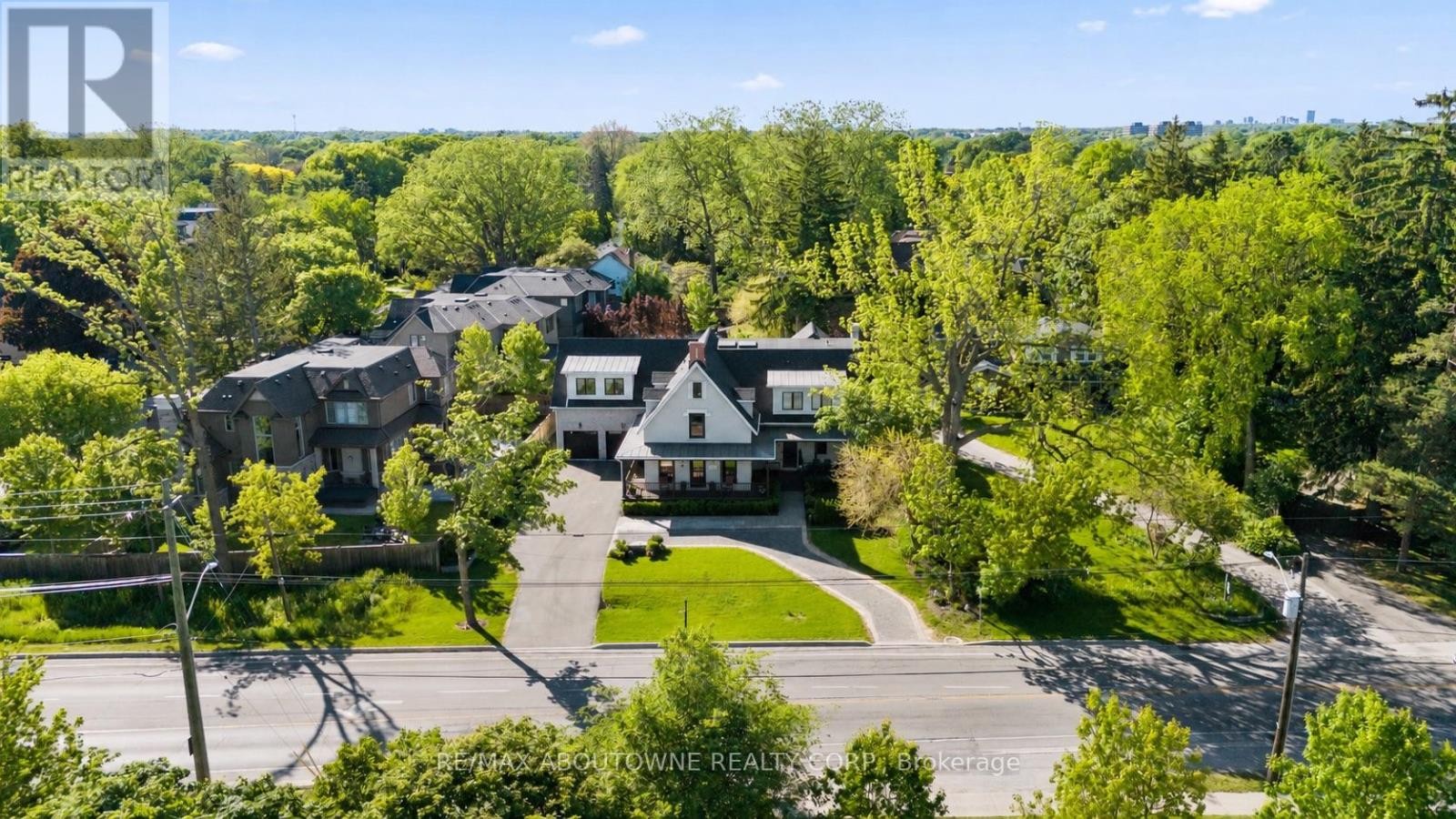 












489 LAKESHORE ROAD W

,
Oakville (SW Southwest),




Ontario
L6K1G4

