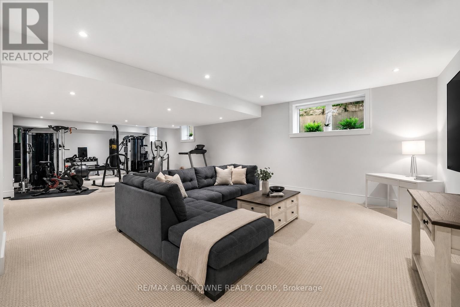












489 LAKESHORE ROAD W

,
Oakville (SW Southwest),




Ontario
L6K1G4

