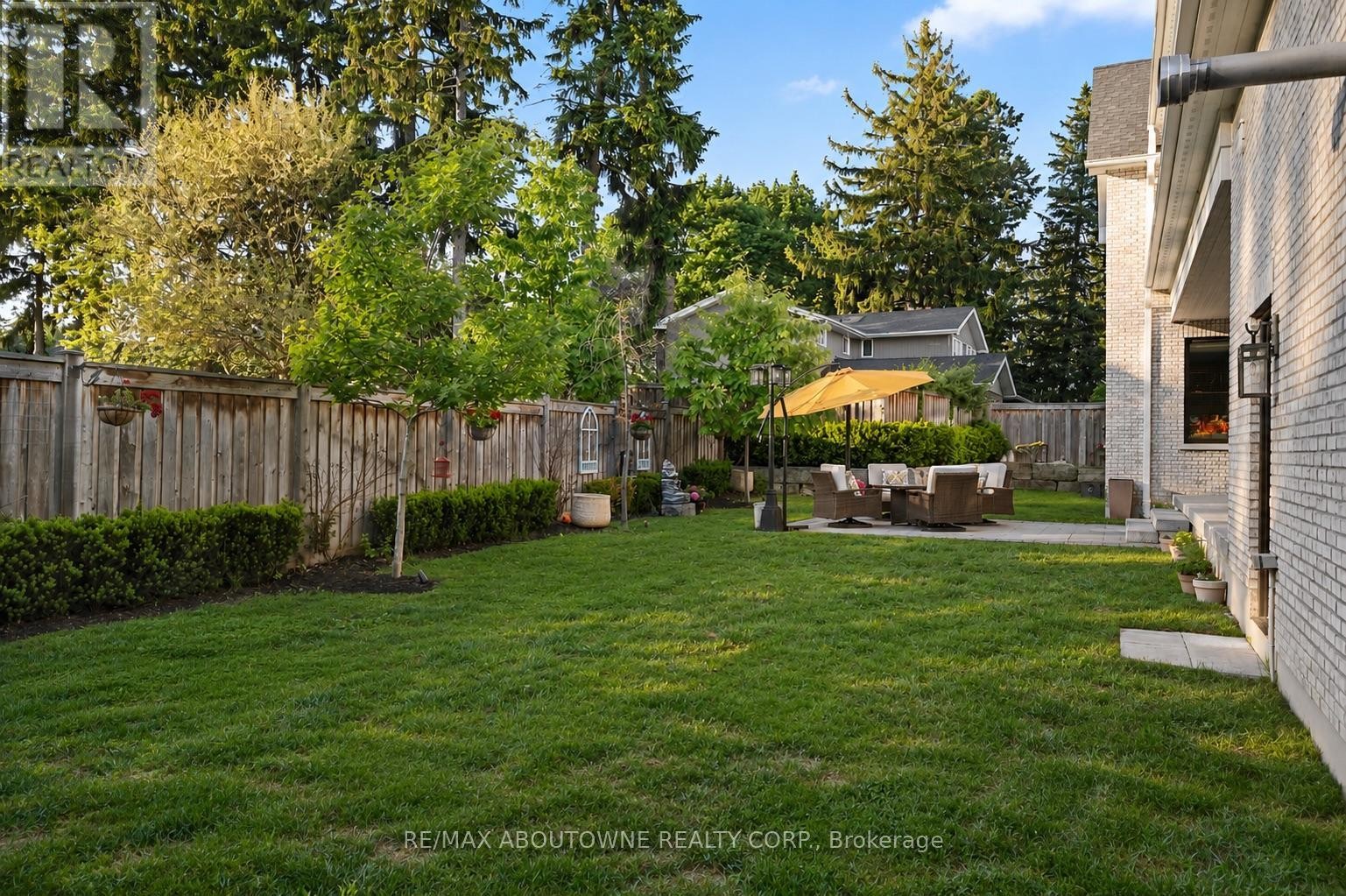 












489 LAKESHORE ROAD W

,
Oakville (SW Southwest),




Ontario
L6K1G4

