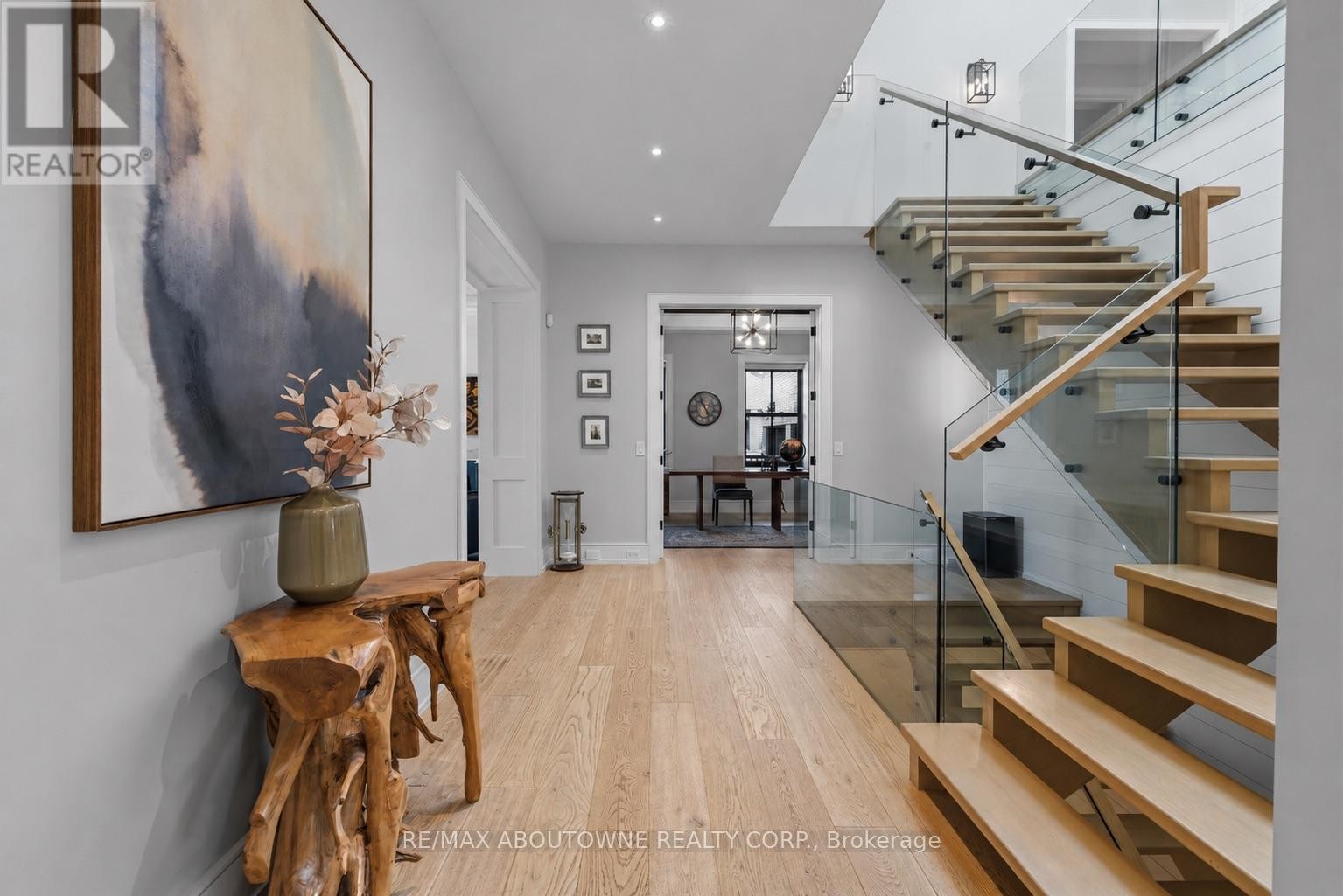 












489 LAKESHORE ROAD W

,
Oakville (SW Southwest),




Ontario
L6K1G4


