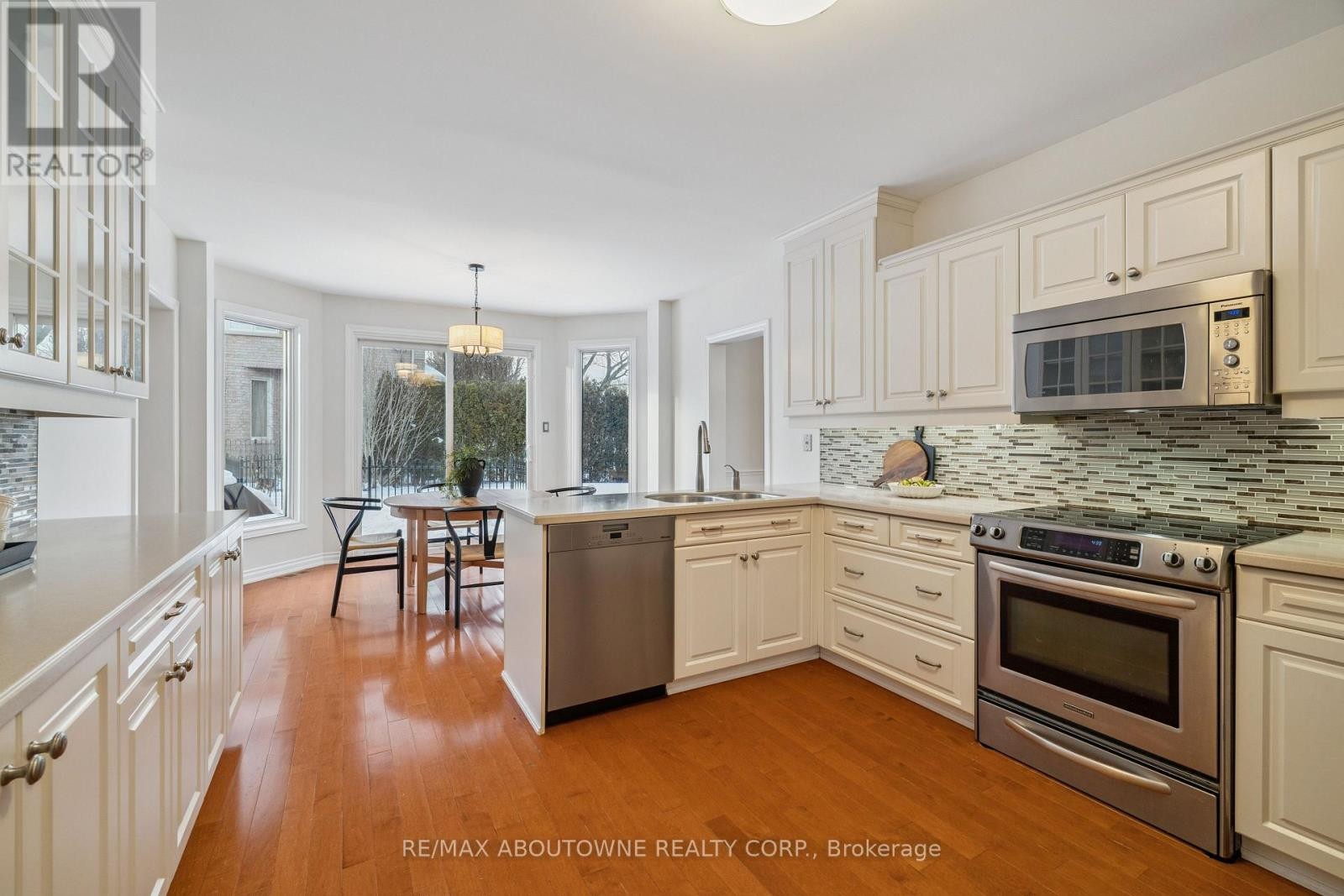 












1424 THE LINKS DRIVE

,
Oakville (GA Glen Abbey),




Ontario
L6M2N9


