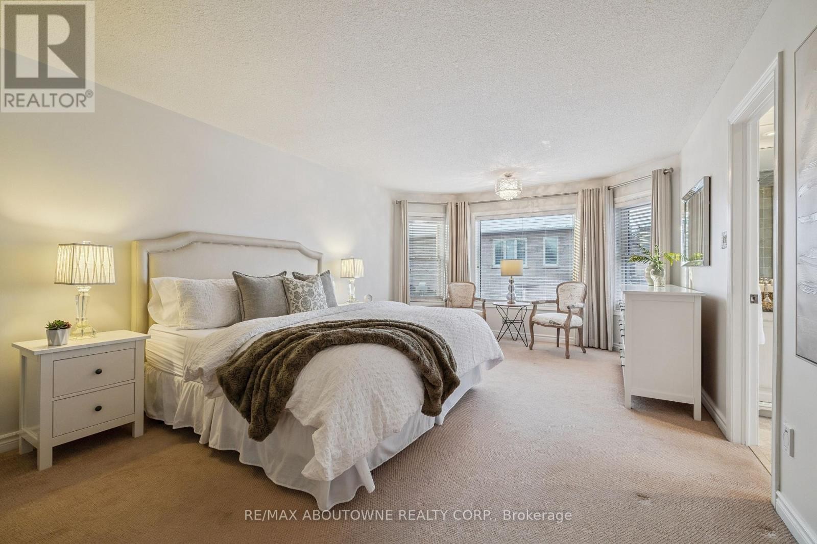 












1424 THE LINKS DRIVE

,
Oakville (GA Glen Abbey),




Ontario
L6M2N9

