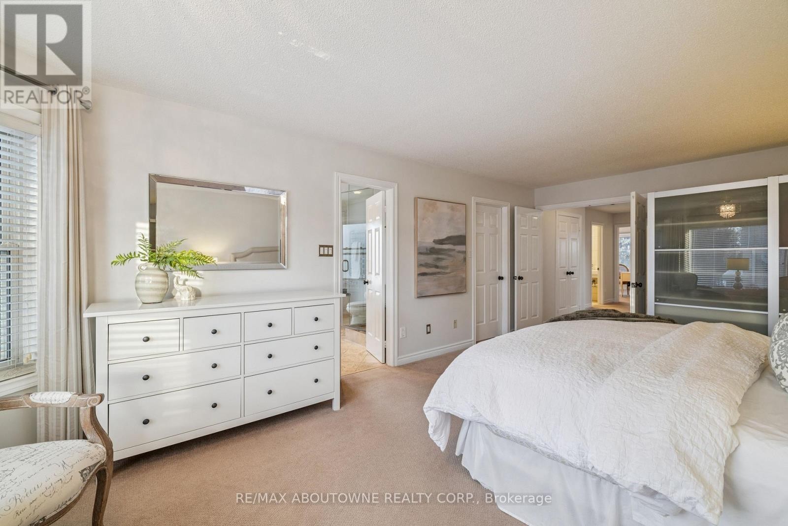 












1424 THE LINKS DRIVE

,
Oakville (GA Glen Abbey),




Ontario
L6M2N9

