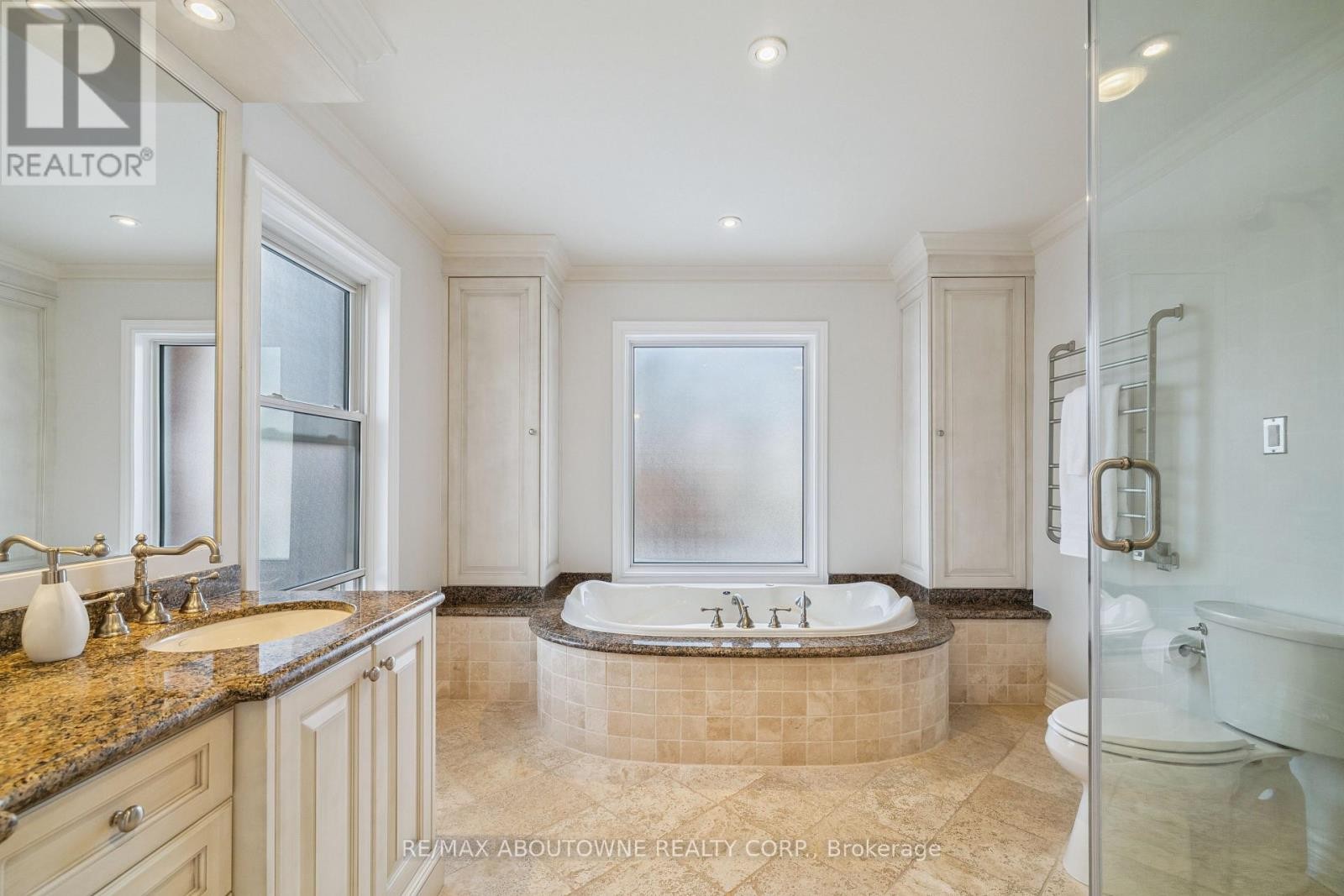 












1424 THE LINKS DRIVE

,
Oakville (GA Glen Abbey),




Ontario
L6M2N9


