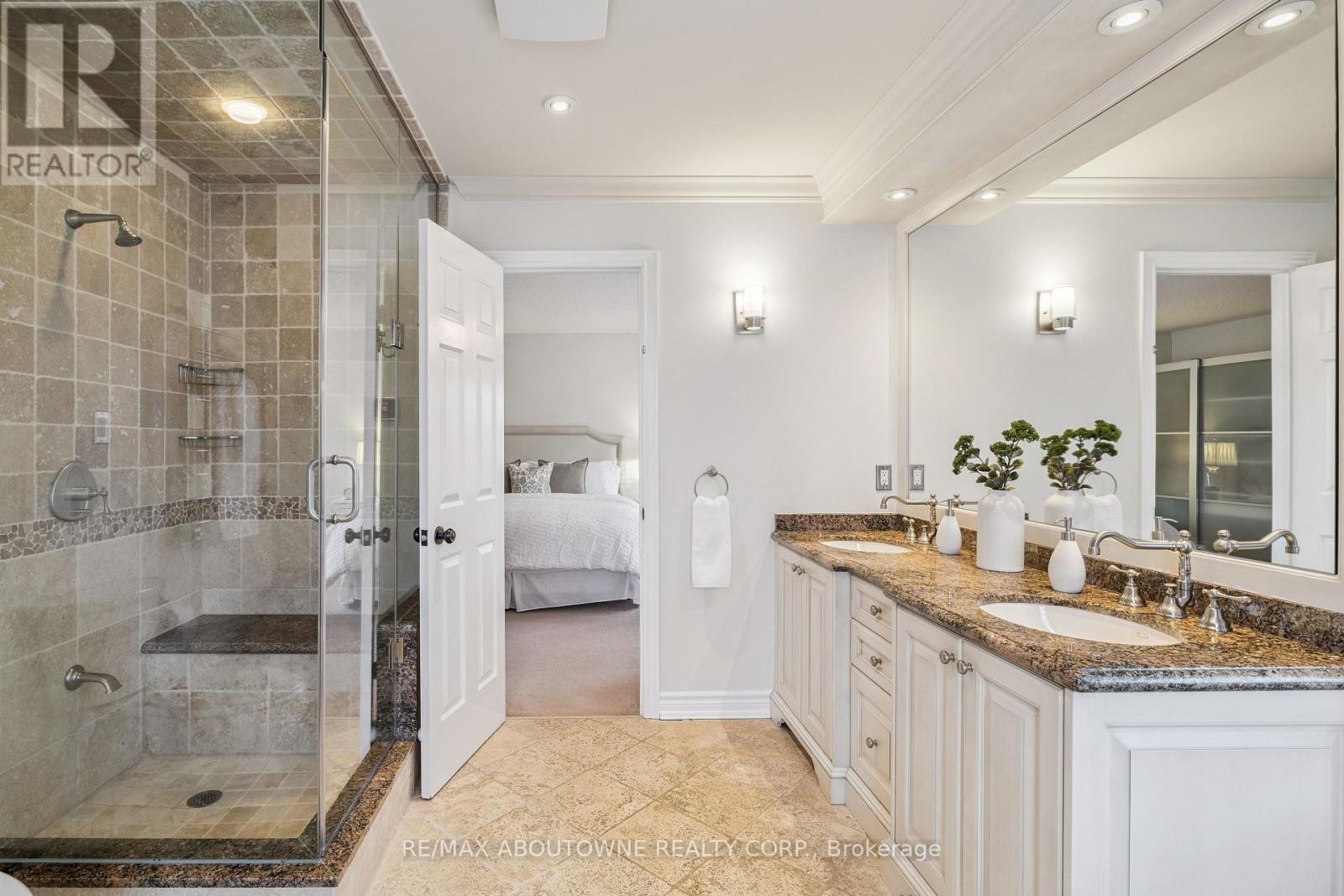 












1424 THE LINKS DRIVE

,
Oakville (GA Glen Abbey),




Ontario
L6M2N9

