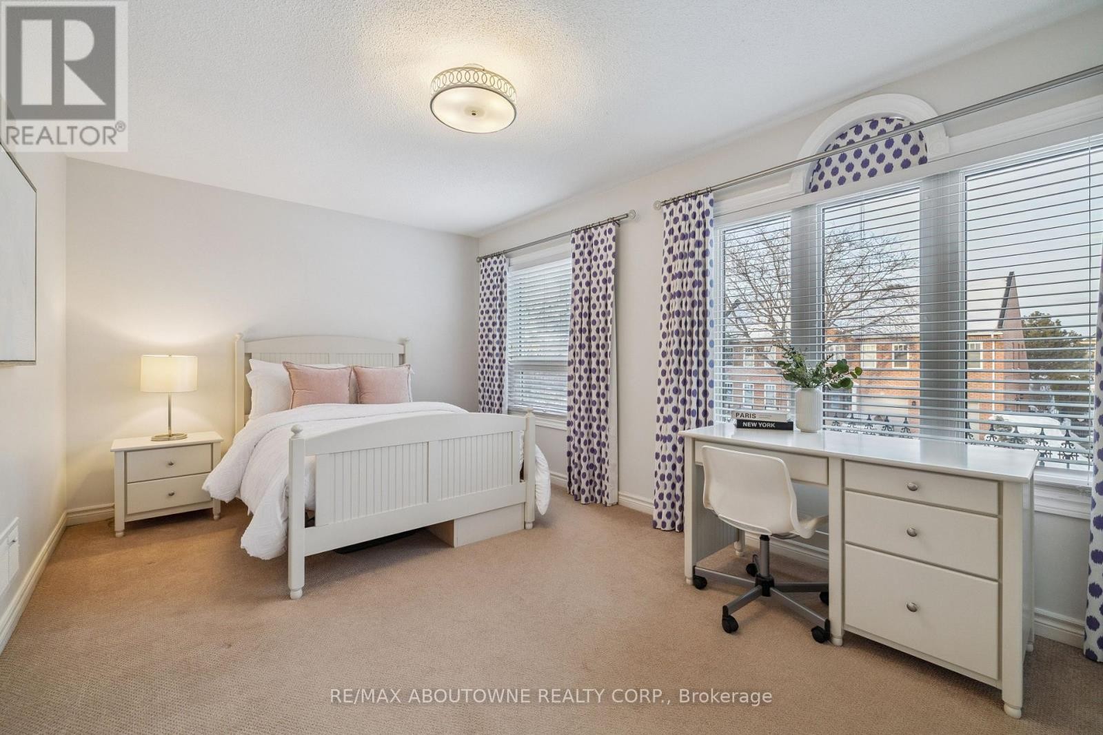 












1424 THE LINKS DRIVE

,
Oakville (GA Glen Abbey),




Ontario
L6M2N9

