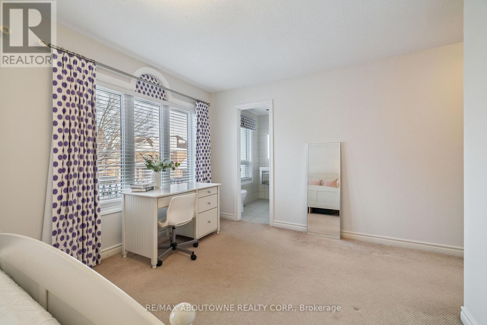 












1424 THE LINKS DRIVE

,
Oakville (GA Glen Abbey),




Ontario
L6M2N9

