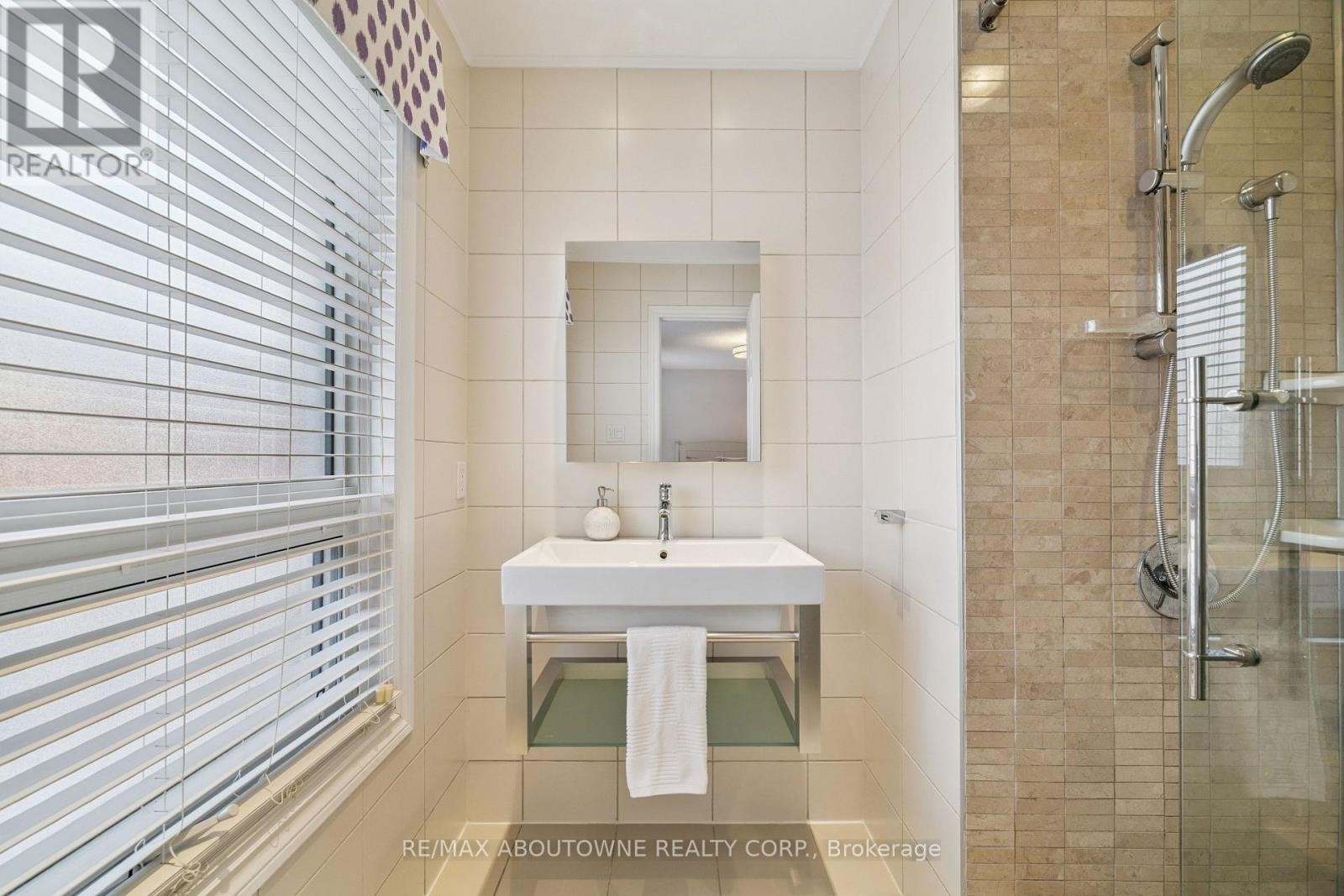 












1424 THE LINKS DRIVE

,
Oakville (GA Glen Abbey),




Ontario
L6M2N9

