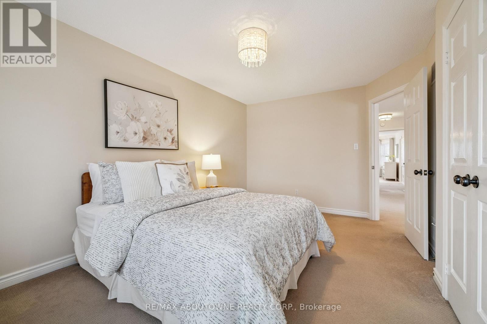 












1424 THE LINKS DRIVE

,
Oakville (GA Glen Abbey),




Ontario
L6M2N9

