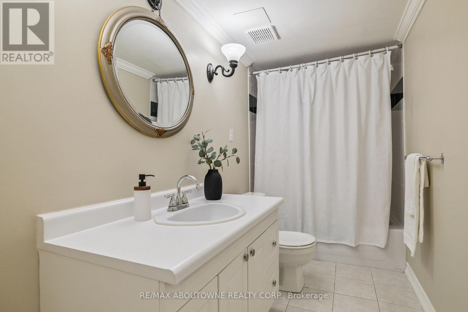 












1424 THE LINKS DRIVE

,
Oakville (GA Glen Abbey),




Ontario
L6M2N9

