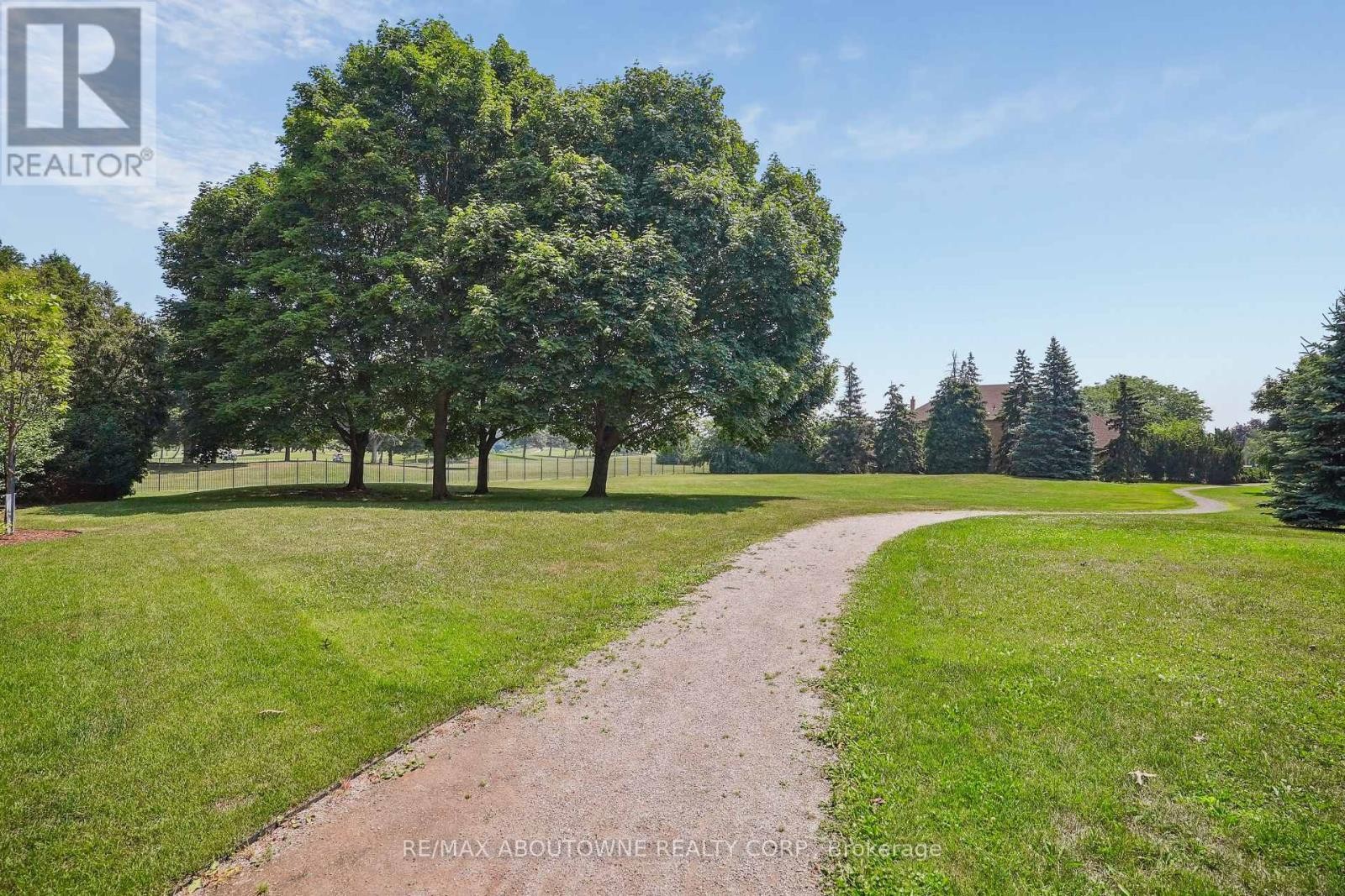 












1424 THE LINKS DRIVE

,
Oakville (GA Glen Abbey),




Ontario
L6M2N9

