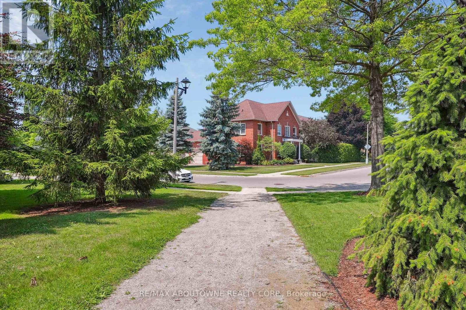 












1424 THE LINKS DRIVE

,
Oakville (GA Glen Abbey),




Ontario
L6M2N9

