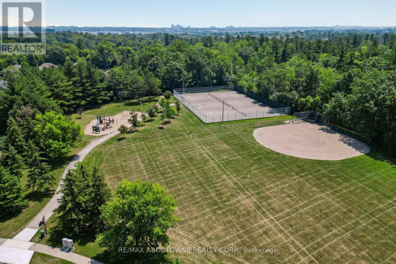 












1424 THE LINKS DRIVE

,
Oakville (GA Glen Abbey),




Ontario
L6M2N9

