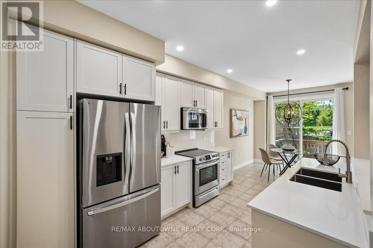 












2020 COLONEL WILLIAM PARKWAY

,
Oakville (BC Bronte Creek),




Ontario
L6M0L9

