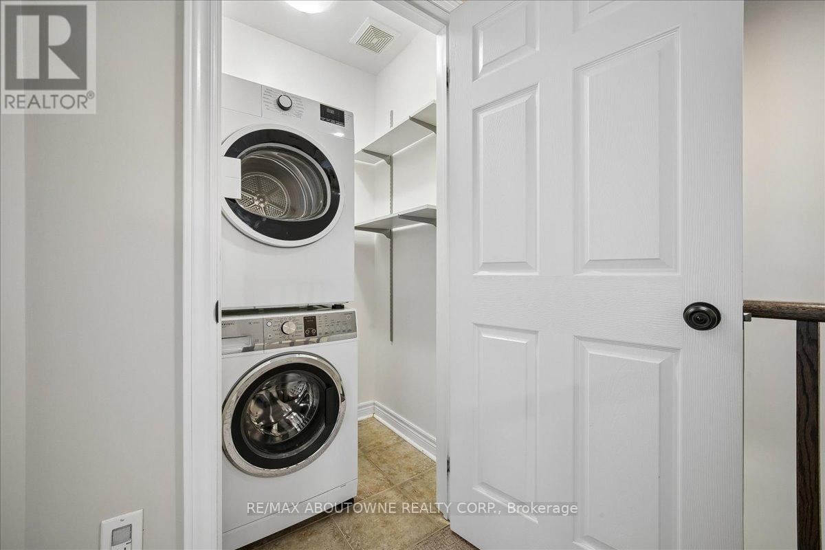 












2020 COLONEL WILLIAM PARKWAY

,
Oakville (BC Bronte Creek),




Ontario
L6M0L9

