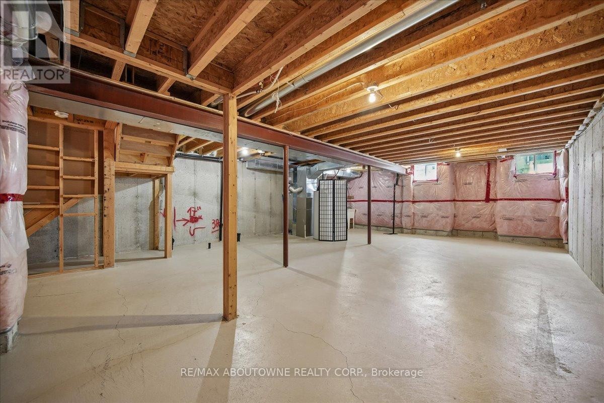 












2020 COLONEL WILLIAM PARKWAY

,
Oakville (BC Bronte Creek),




Ontario
L6M0L9

