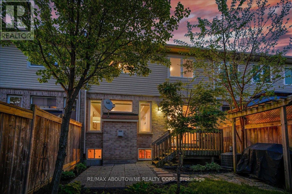 












2020 COLONEL WILLIAM PARKWAY

,
Oakville (BC Bronte Creek),




Ontario
L6M0L9

