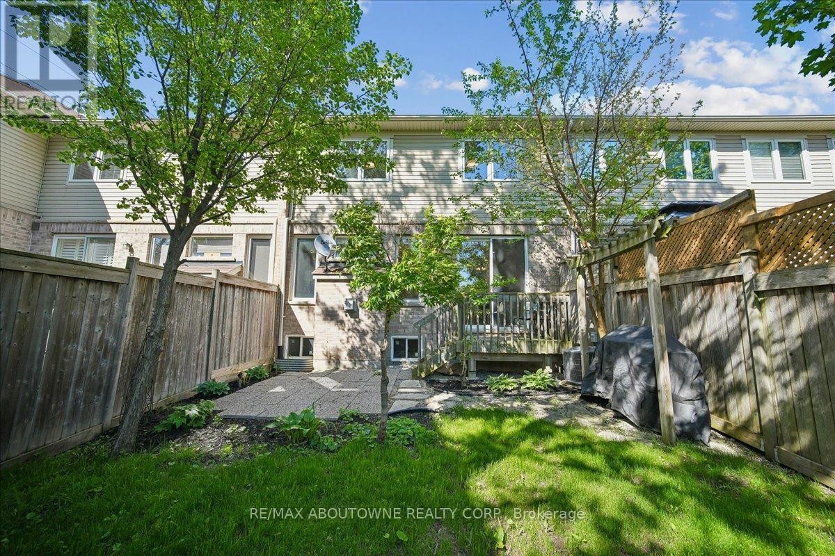 












2020 COLONEL WILLIAM PARKWAY

,
Oakville (BC Bronte Creek),




Ontario
L6M0L9

