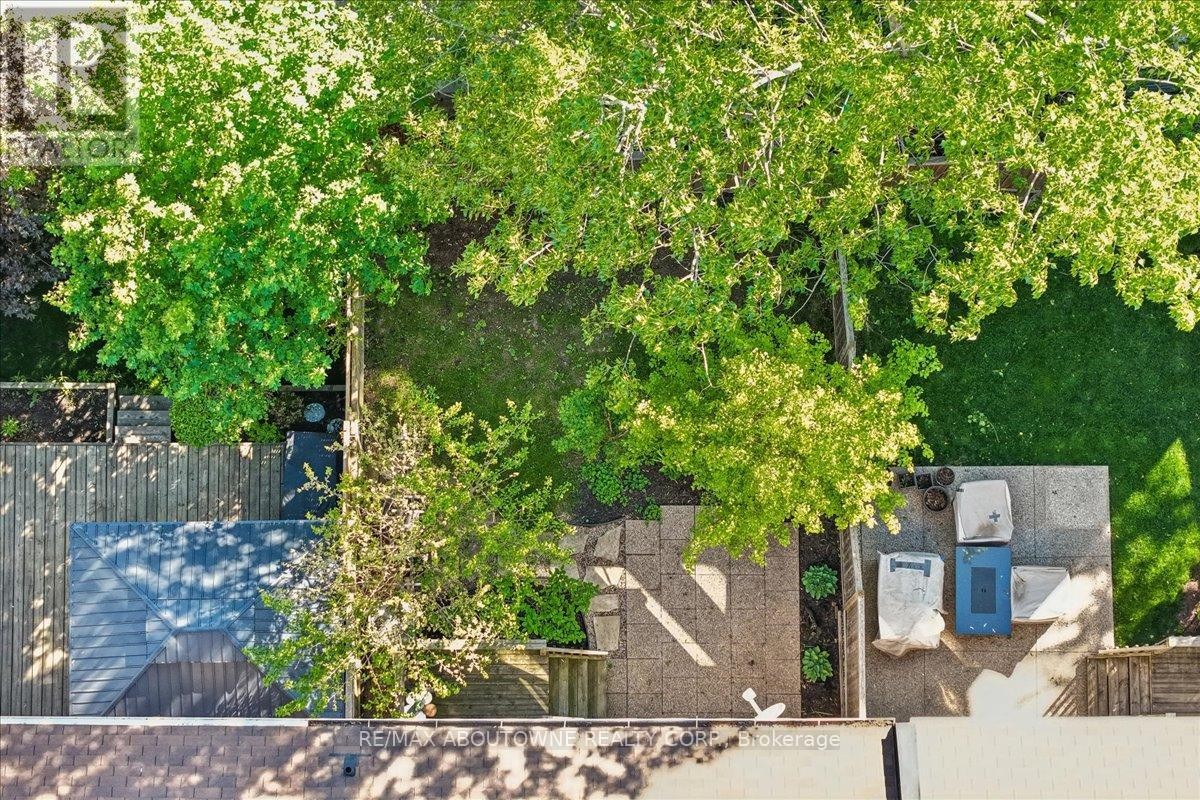 












2020 COLONEL WILLIAM PARKWAY

,
Oakville (BC Bronte Creek),




Ontario
L6M0L9

