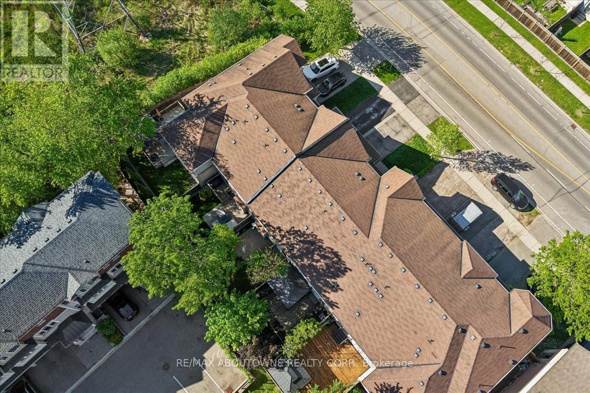 












2020 COLONEL WILLIAM PARKWAY

,
Oakville (BC Bronte Creek),




Ontario
L6M0L9

