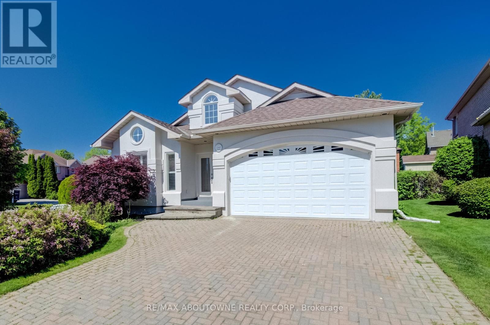 












2163 LANGTRY DRIVE

,
Oakville (GA Glen Abbey),




Ontario
L6M3J7


