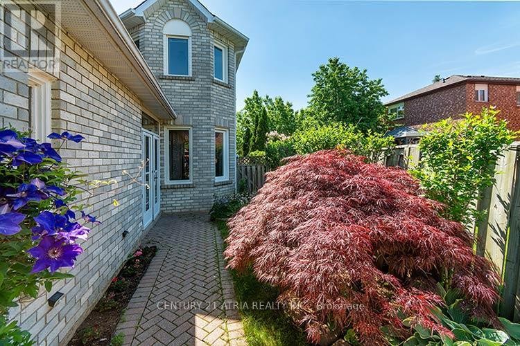 












3372 BOBWHITE MEWS

,
Mississauga (Lisgar),




Ontario
L5N6E7


