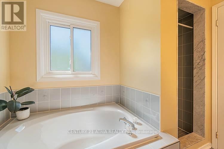 












3372 BOBWHITE MEWS

,
Mississauga (Lisgar),




Ontario
L5N6E7

