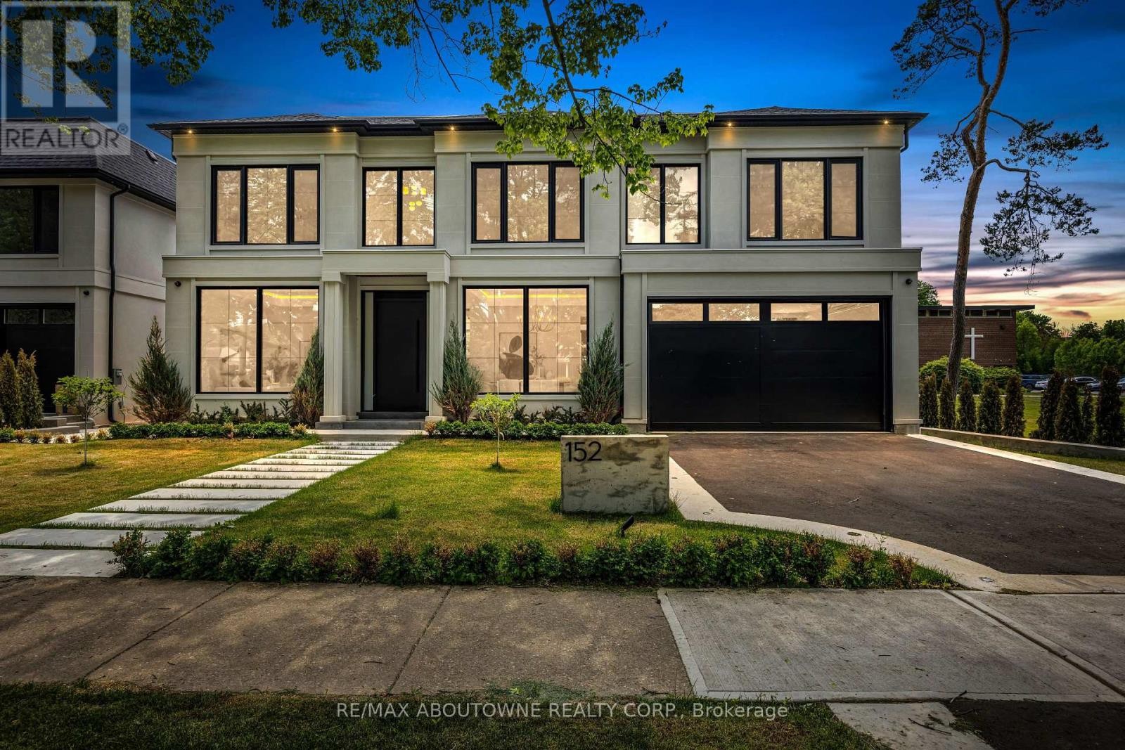 












152 THIRD LINE

,
Oakville (BR Bronte),




Ontario
L6L3Z8

