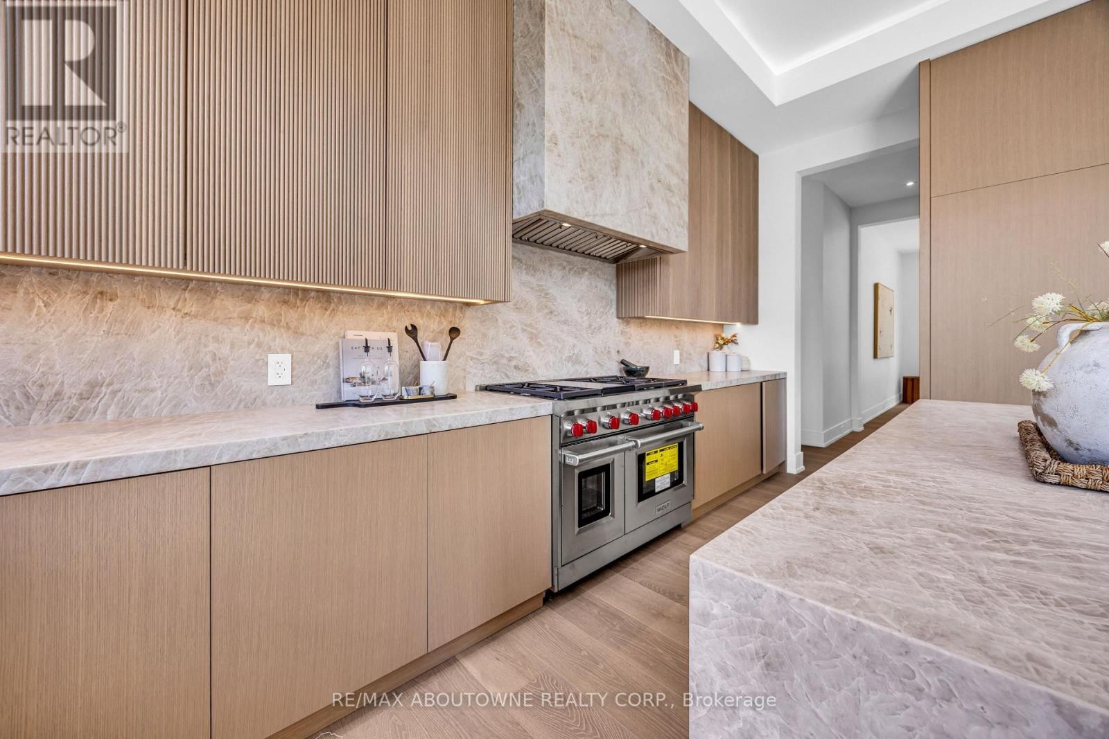 












152 THIRD LINE

,
Oakville (BR Bronte),




Ontario
L6L3Z8

