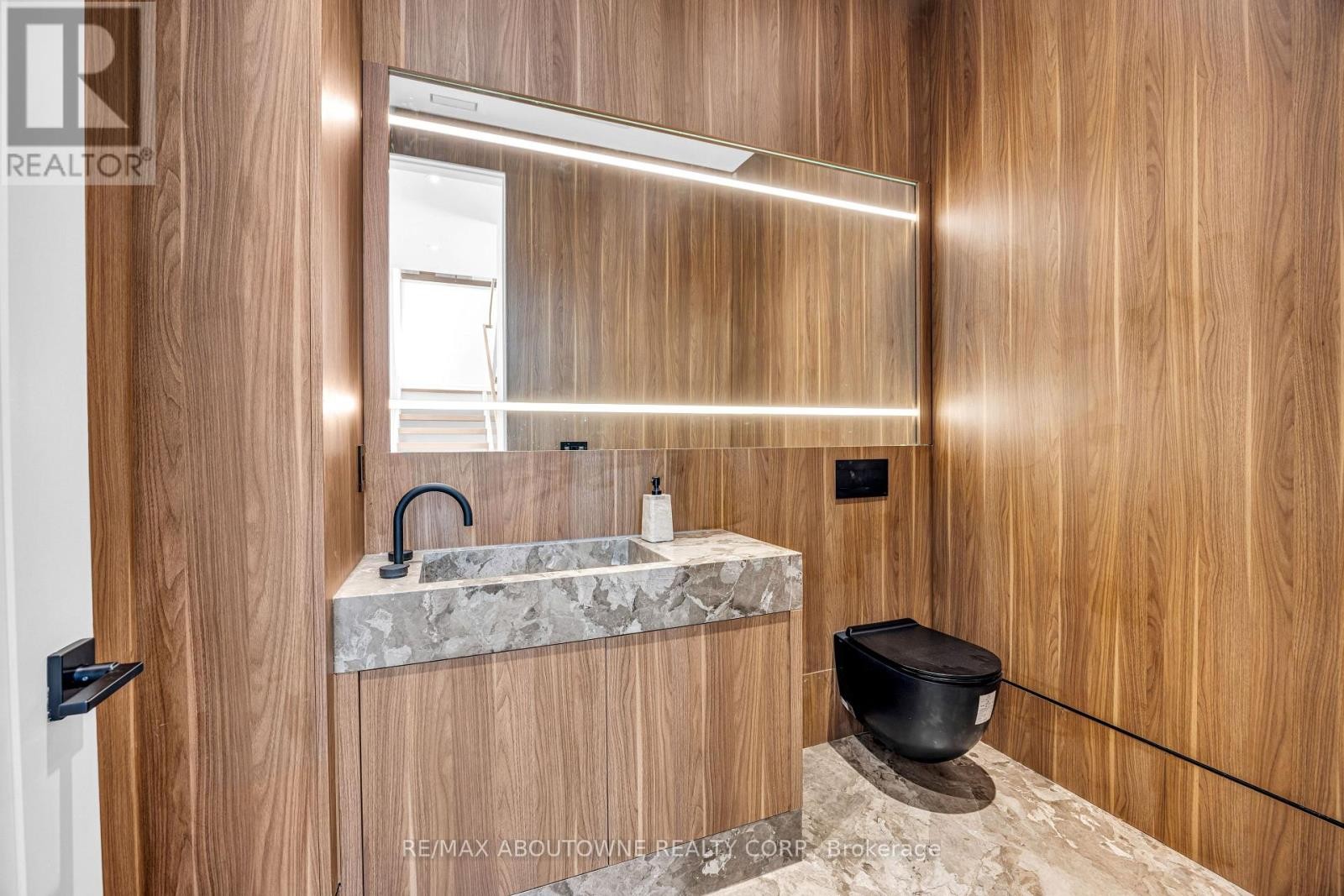 












152 THIRD LINE

,
Oakville (BR Bronte),




Ontario
L6L3Z8

