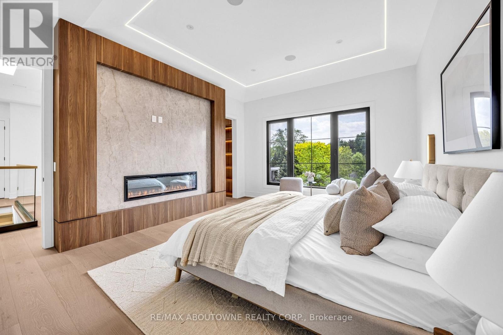 












152 THIRD LINE

,
Oakville (BR Bronte),




Ontario
L6L3Z8

