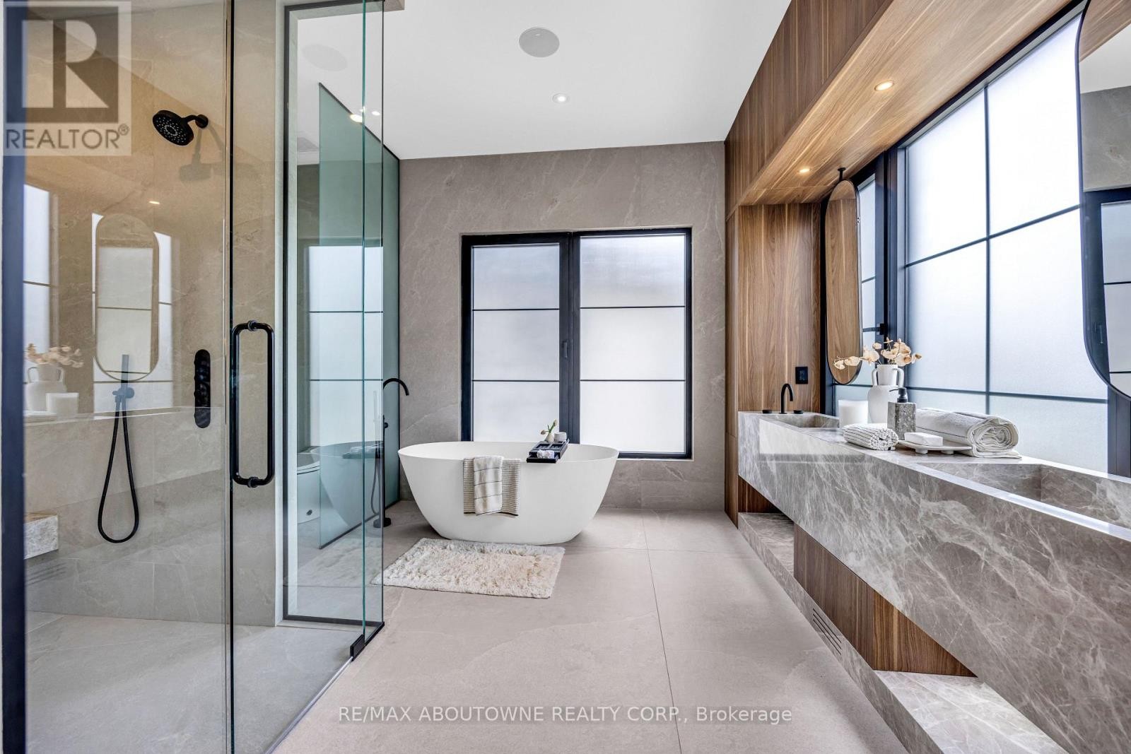 












152 THIRD LINE

,
Oakville (BR Bronte),




Ontario
L6L3Z8

