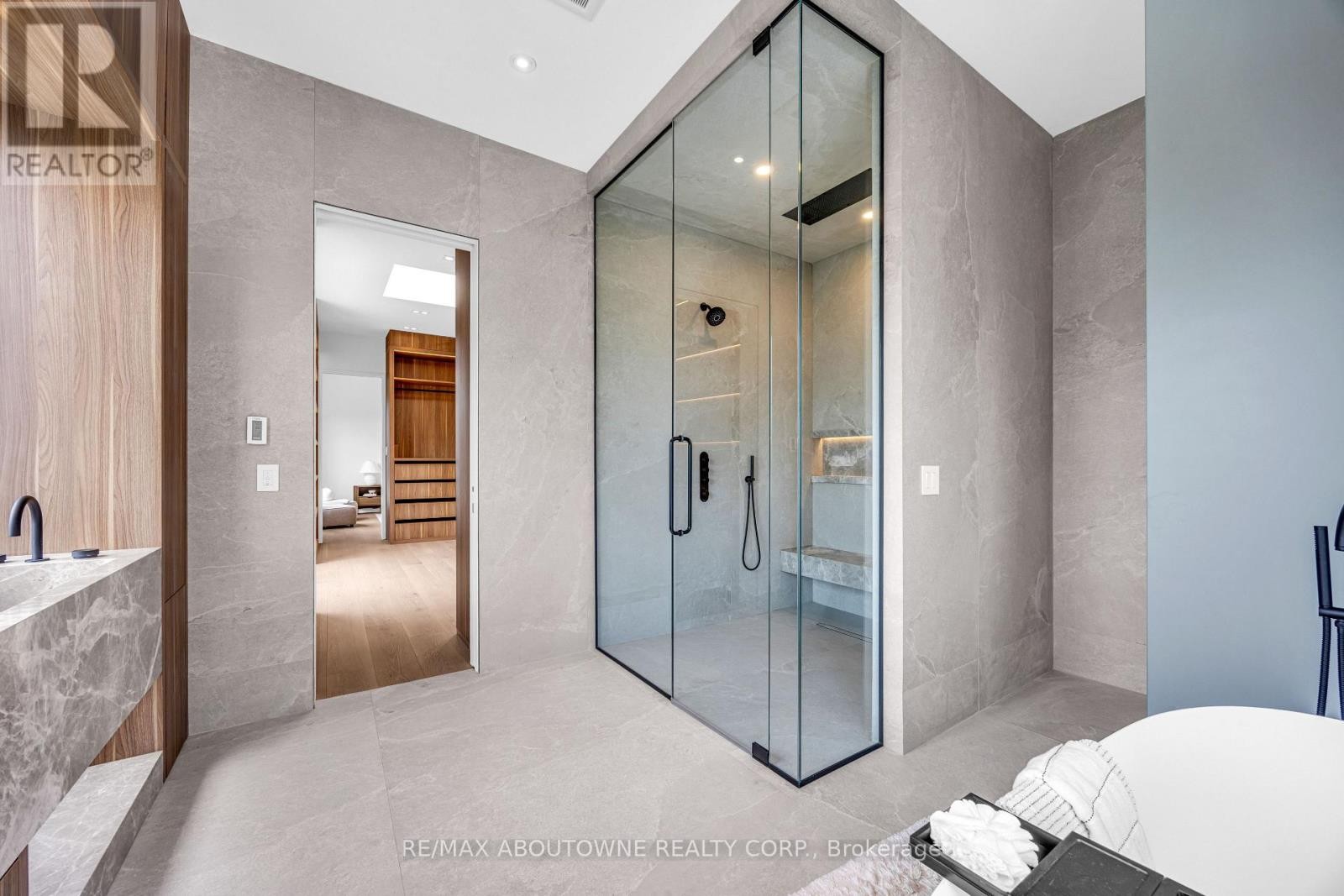 












152 THIRD LINE

,
Oakville (BR Bronte),




Ontario
L6L3Z8

