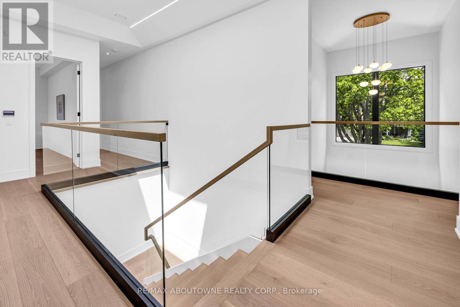 












152 THIRD LINE

,
Oakville (BR Bronte),




Ontario
L6L3Z8

